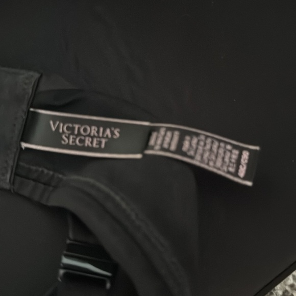 Like new VS bra - Picture 3 of 3